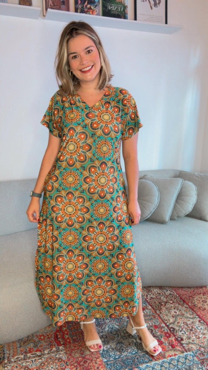 Vestido Antonella – Decote V com Fendas Laterais em Malha Confort