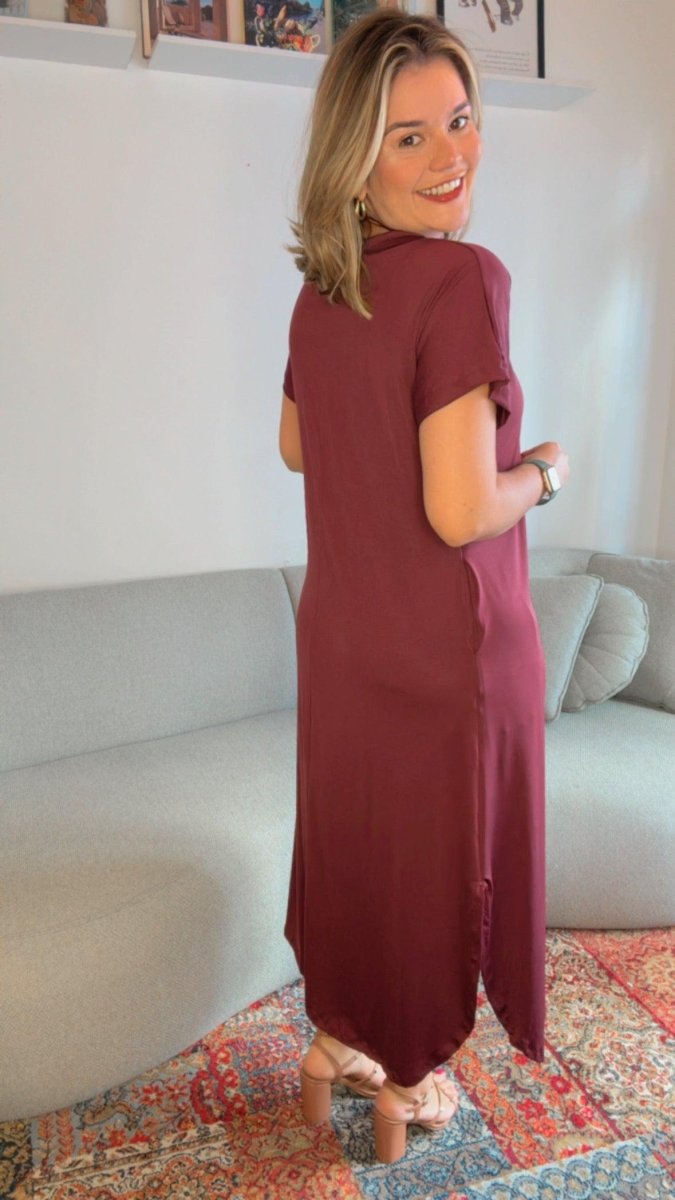 Vestido Antonella – Decote V com Fendas Laterais em Malha Confort