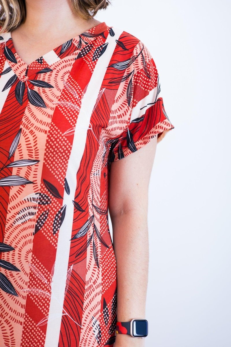 Vestido Antonella – Decote V com Fendas Laterais em Malha Confort