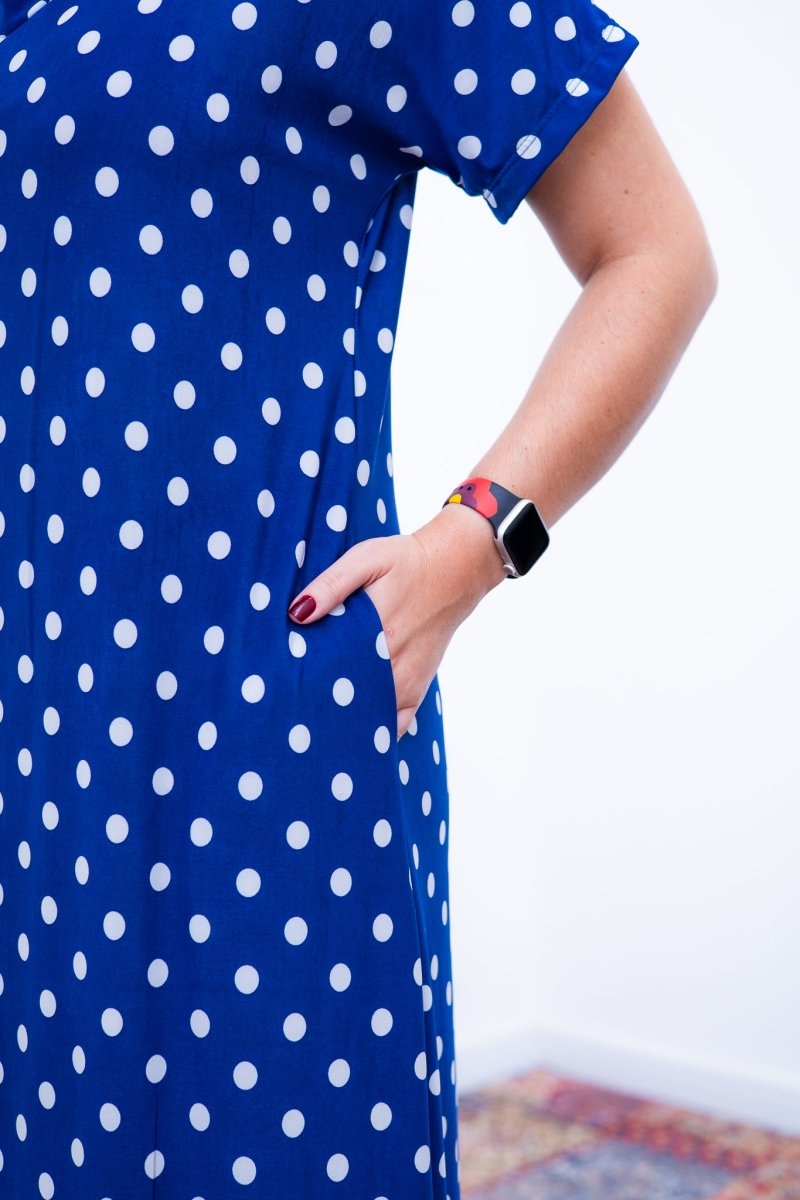 Vestido Antonella – Decote V com Fendas Laterais em Malha Confort