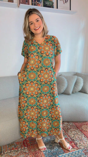 Vestido Antonella – Decote V com Fendas Laterais em Malha Confort