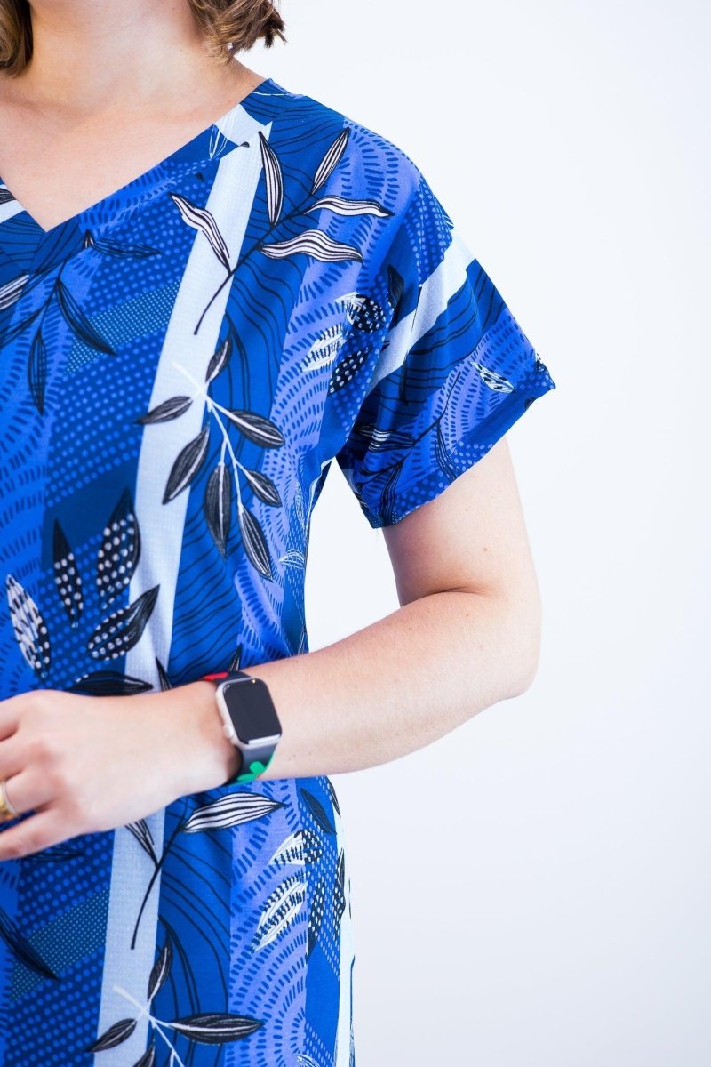 Vestido Antonella – Decote V com Fendas Laterais em Malha Confort