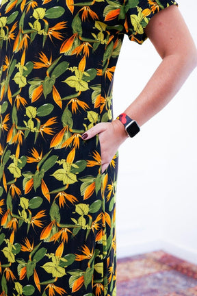 Vestido Antonella – Decote V com Fendas Laterais em Malha Confort