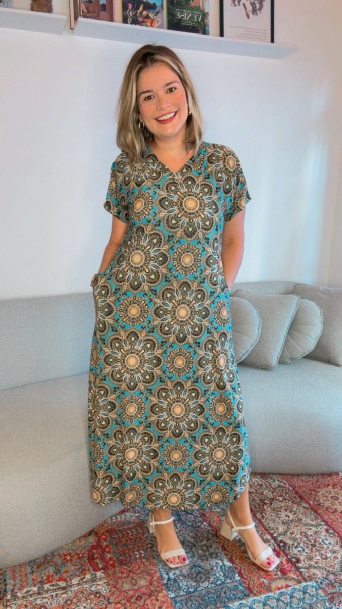 Vestido Antonella – Decote V com Fendas Laterais em Malha Confort