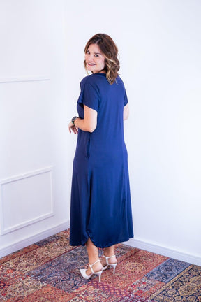 Vestido Antonella – Decote V com Fendas Laterais em Malha Confort