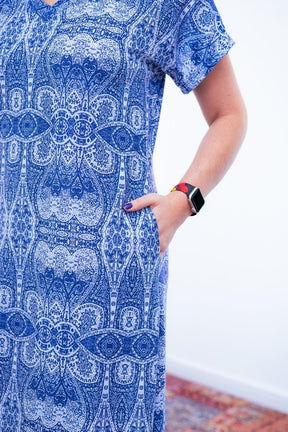 Vestido Antonella – Decote V com Fendas Laterais em Malha Confort