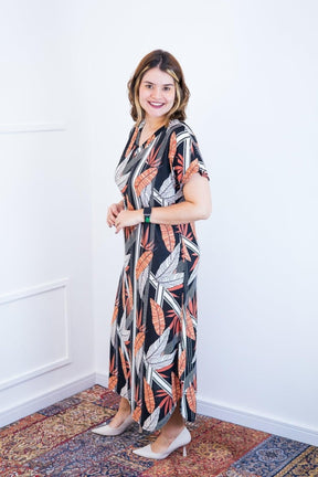 Vestido Antonella – Decote V com Fendas Laterais em Malha Confort