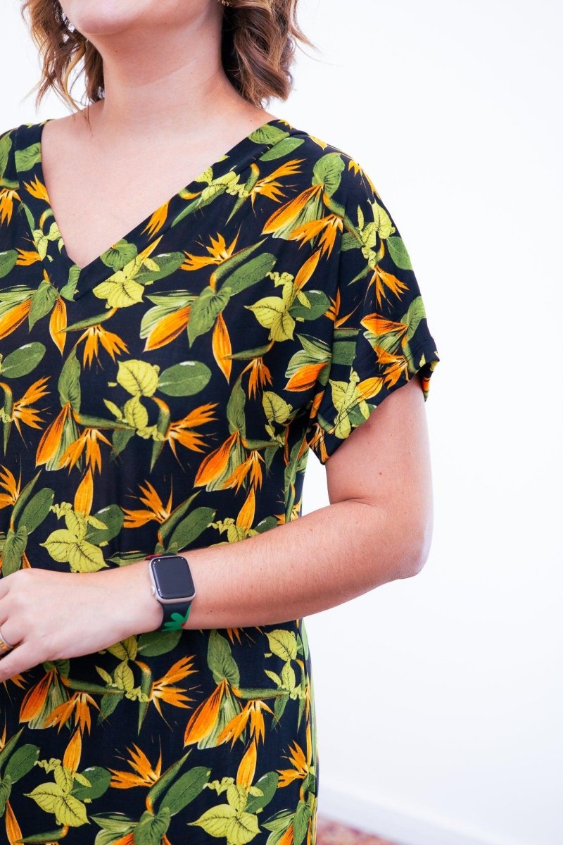 Vestido Antonella – Decote V com Fendas Laterais em Malha Confort