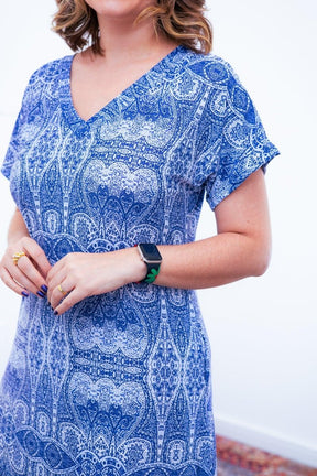 Vestido Antonella – Decote V com Fendas Laterais em Malha Confort