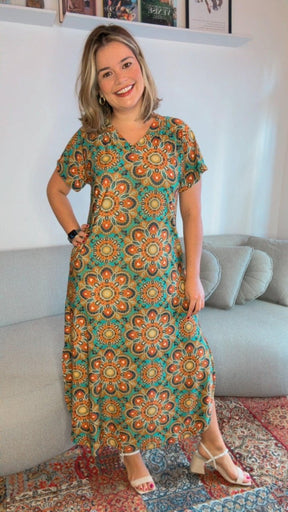 Vestido Antonella – Decote V com Fendas Laterais em Malha Confort