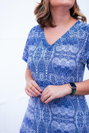 Vestido Antonella – Decote V com Fendas Laterais em Malha Confort