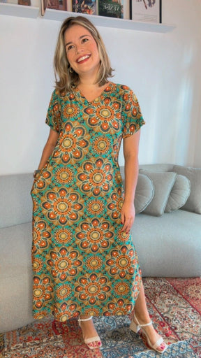 Vestido Antonella – Decote V com Fendas Laterais em Malha Confort