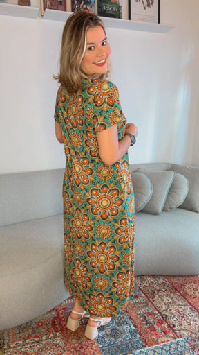 Vestido Antonella – Decote V com Fendas Laterais em Malha Confort